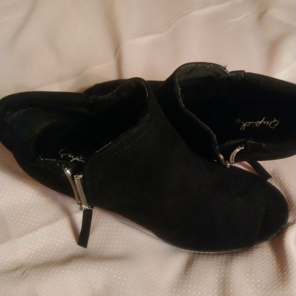 Booties - Picture 3 of 4